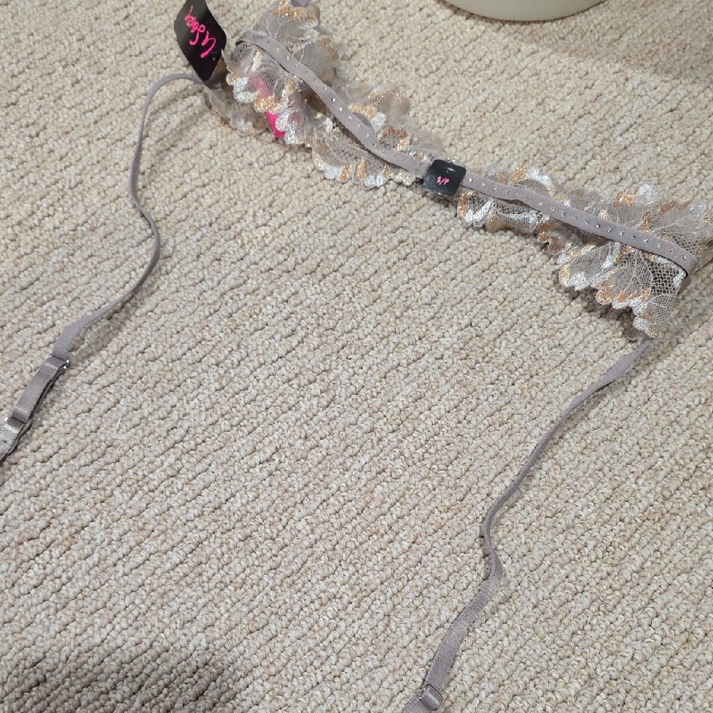 La SENZA Lace Garter Belt in Cream and Pink